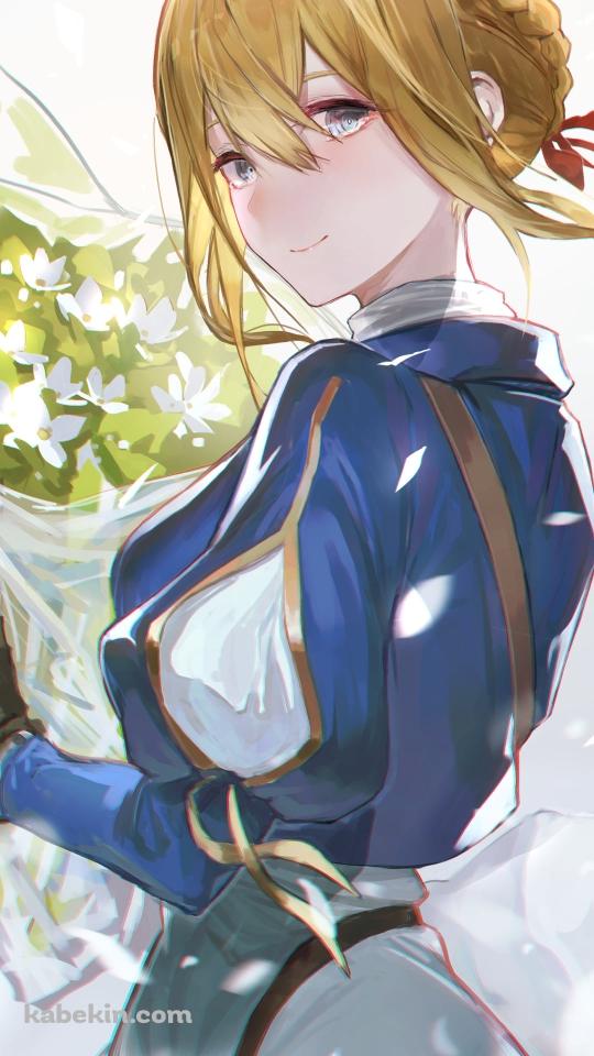 白い花の花束を持つ可愛いヴァイオレット・エヴァーガーデンのAndroidの壁紙(540px x 960px) スマホ用