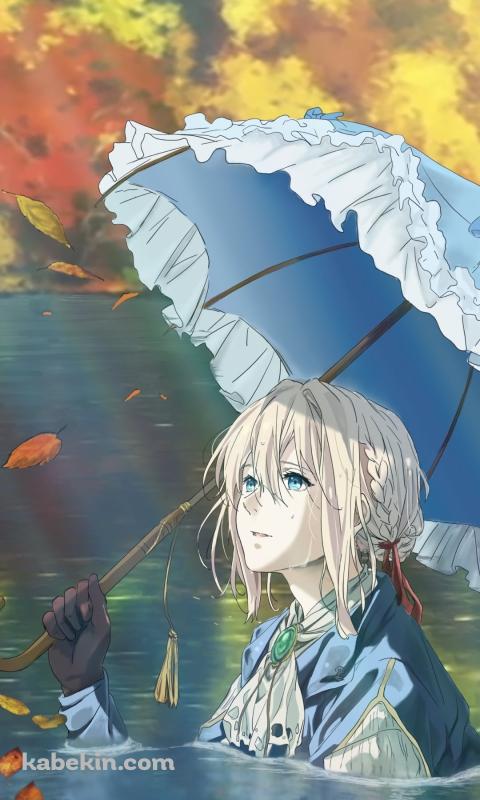 湖にどっぷり浸かってるヴァイオレット・エヴァーガーデンのAndroidの壁紙(480px x 800px) スマホ用