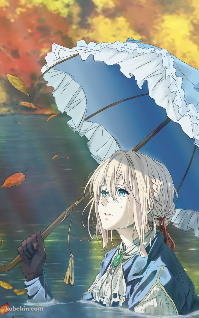 湖にどっぷり浸かってるヴァイオレット・エヴァーガーデンのAndroidの壁紙(800px x 1280px) スマホ用