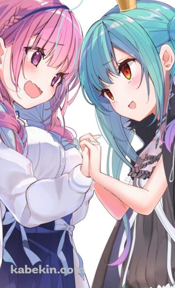 両手を合わせ笑顔の湊あくあと潤羽るしあ / ホロライブ / バーチャルYouTuber / VtuberのAndroidの壁紙(360px x 592px) スマホ用
