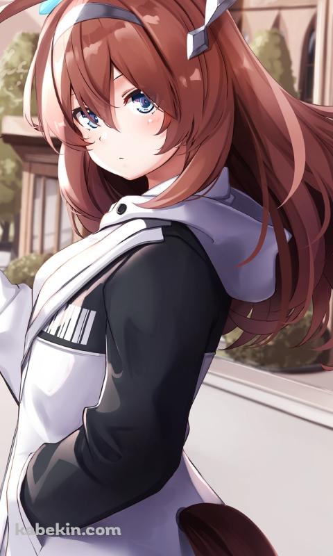 スマホを持ちながらこちらに振り返るミホノブルボン / ウマ娘プリティーダービーのAndroidの壁紙(480px x 800px) スマホ用