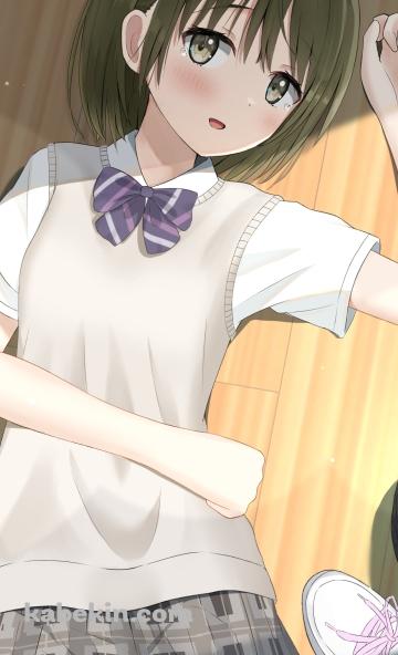 フローリングで仰向けに寝る可愛い七草にちか(ななくさ にちか) / アディダスの靴 / アイドルマスターシャイニーカラーズのAndroidの壁紙(360px x 592px) スマホ用