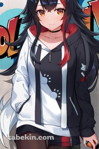 ひび割れた壁にもたれる可愛い大神ミオ / ホロライブ / バーチャルYouTuber / VtuberのAndroidの壁紙(320px x 480px) スマホ用