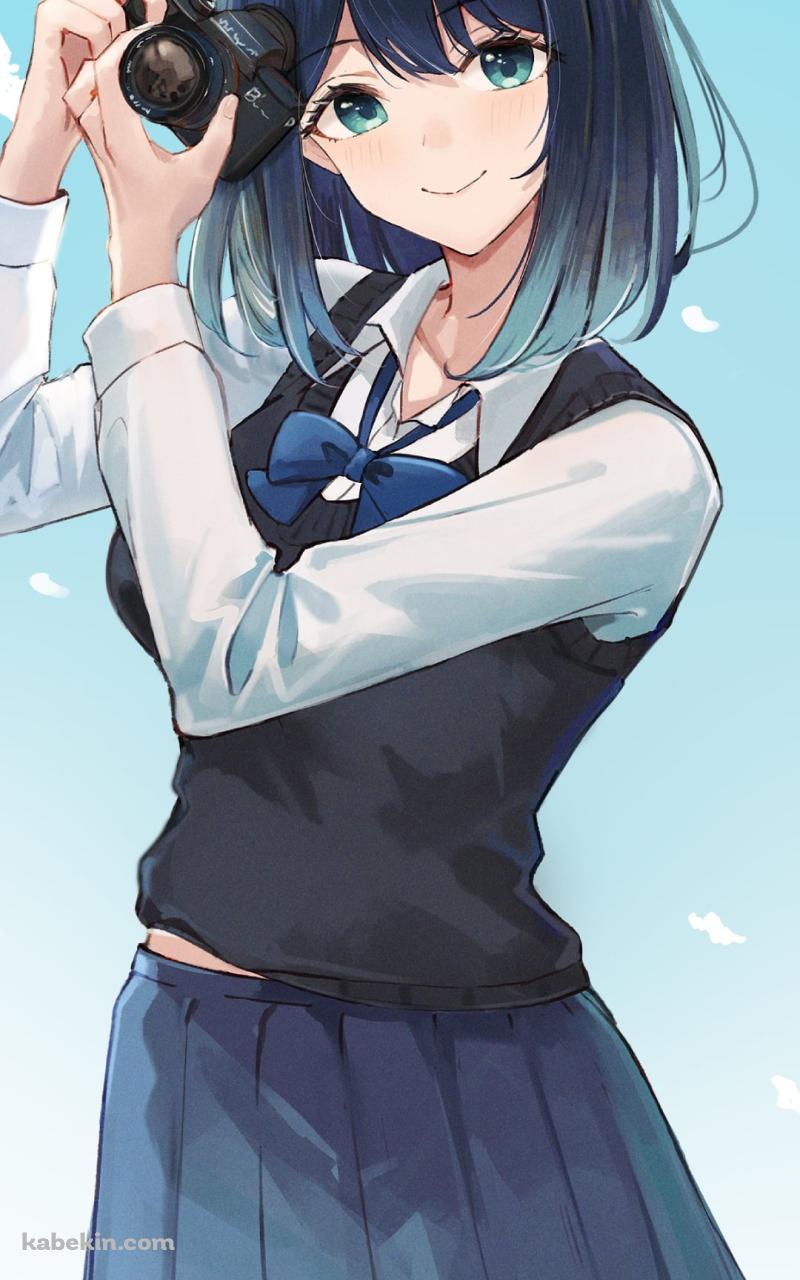 一眼レフカメラを持ち微笑む黒川あかね / 推しの子のAndroidの壁紙(800px x 1280px) スマホ用