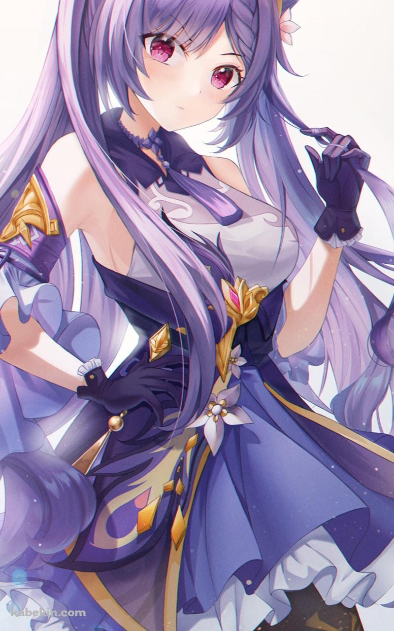 右手を腰にあてて左手で髪を触る刻晴 / 原神のAndroidの壁紙(800px x 1280px) スマホ用