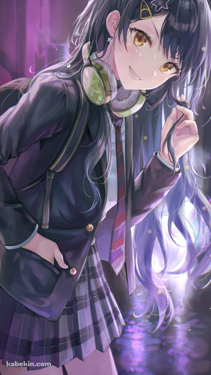 緑のヘッドフォンを首にかけ左手で髪をさわりこちらに微笑む白石杏 / プロセカ / プロジェクトセカイのAndroidの壁紙(720px x 1280px) スマホ用