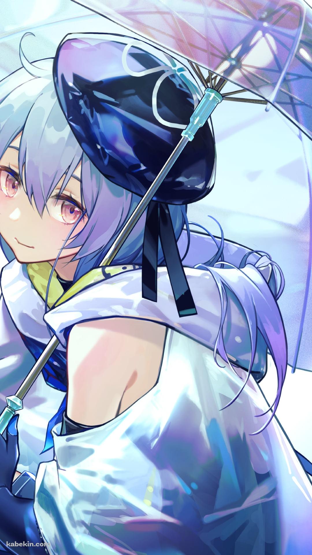 青いてるてる坊主がついたビニール傘をさししゃがんでいるミズキ / アークナイツのAndroidの壁紙(1080px x 1920px) スマホ用