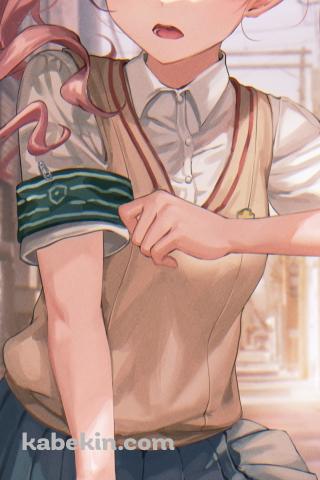 右手の腕章を引っ張るかわいい白井黒子（しらいくろこ） / とある科学の超電磁砲のAndroidの壁紙(320px x 480px) スマホ用