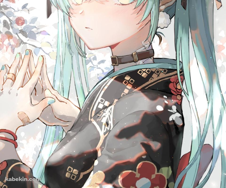 花柄模様の黒い着物を着て両手を合わせる綺麗な初音ミク / ボカロ / ボーカロイドのAndroidの壁紙(960px x 800px) スマホ用