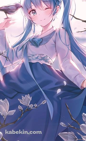 白い花と右手に鳥を乗せてウィンクする可愛い初音ミク / ボカロ / ボーカロイドのAndroidの壁紙(360px x 592px) スマホ用