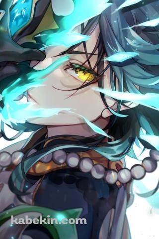 仮面を取りながら黄色い瞳でこちらを睨むかっこいい魈 (しょう) / 原神のAndroidの壁紙(320px x 480px) スマホ用