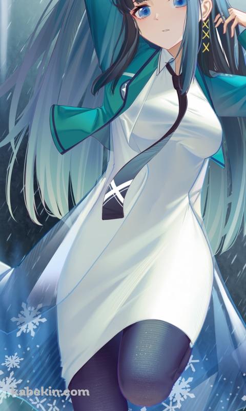 雪の結晶の服を着た司波深雪（しば みゆき） / 魔法科高校の劣等生のAndroidの壁紙(480px x 800px) スマホ用