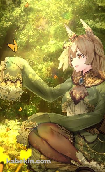 森に座りオレンジの蝶と戯れるサトノダイヤモンド / ウマ娘プリティーダービーのAndroidの壁紙(360px x 592px) スマホ用