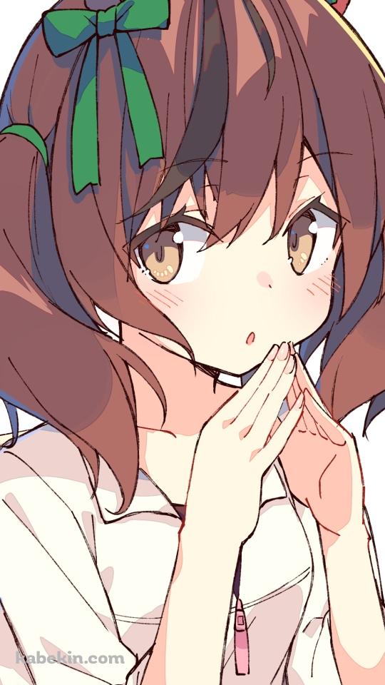 両手を合わせて椅子に座る可愛いナイスネイチャ / ウマ娘プリティーダービーのAndroidの壁紙(540px x 960px) スマホ用