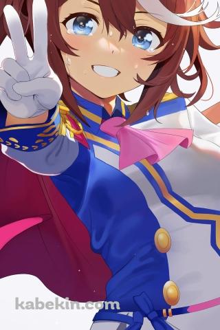 笑顔で右手でピースをするトウカイテイオー / ウマ娘プリティーダービーのAndroidの壁紙(320px x 480px) スマホ用