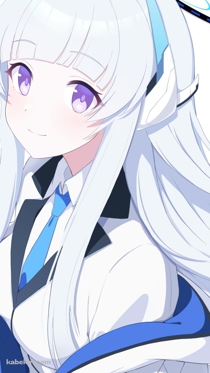 紫の大きな瞳でこちらを見て微笑む生塩ノア / ブルアカ / ブルーアーカイブのAndroidの壁紙(720px x 1280px) スマホ用