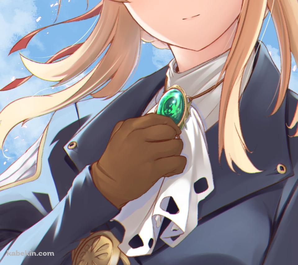 胸元の緑のブローチに手をあてるヴァイオレット・エヴァーガーデンのAndroidの壁紙(960px x 854px) スマホ用