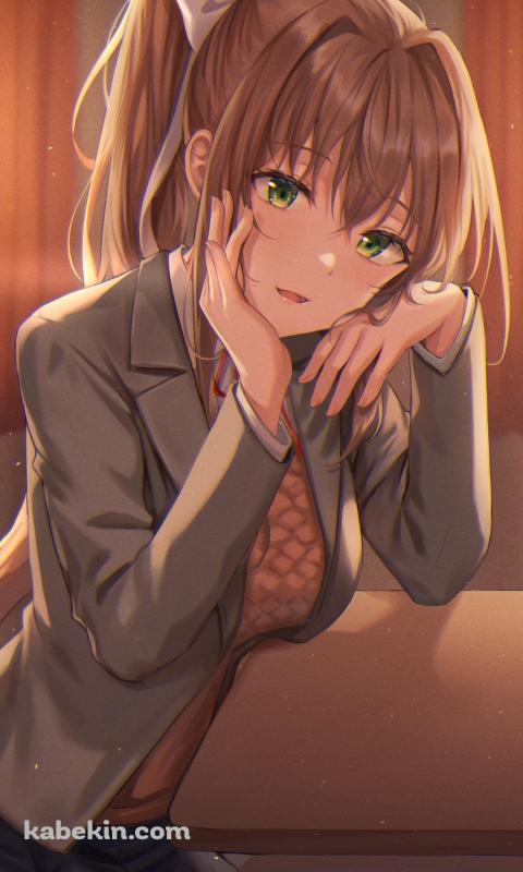 夕暮れの学校で机に肘をつきこちらを見るモニカ / ドキドキ文芸部! / monika / doki doki literature clubのAndroidの壁紙(480px x 800px) スマホ用