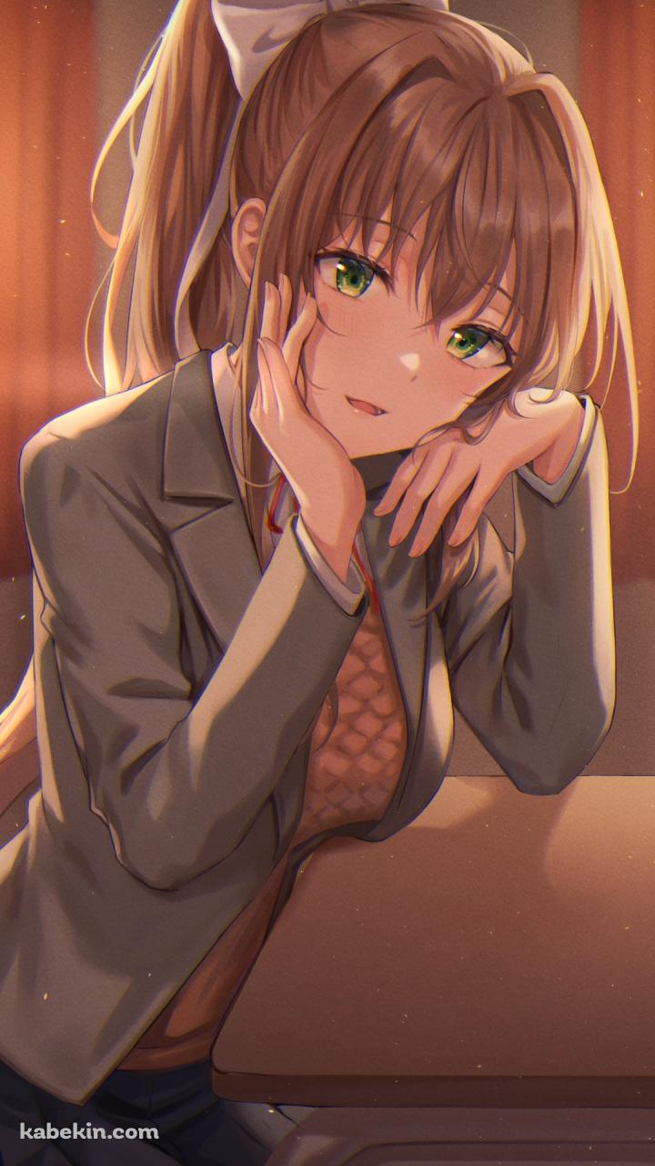 夕暮れの学校で机に肘をつきこちらを見るモニカ / ドキドキ文芸部! / monika / doki doki literature clubのAndroidの壁紙(720px x 1280px) スマホ用