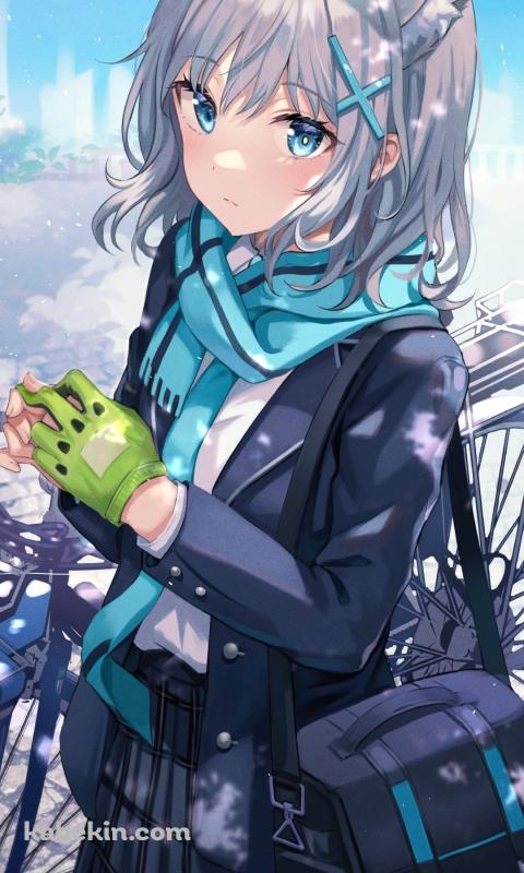青い自転車と緑の手袋をした可愛い砂狼シロコ / ブルアカ / ブルーアーカイブのAndroidの壁紙(480px x 800px) スマホ用