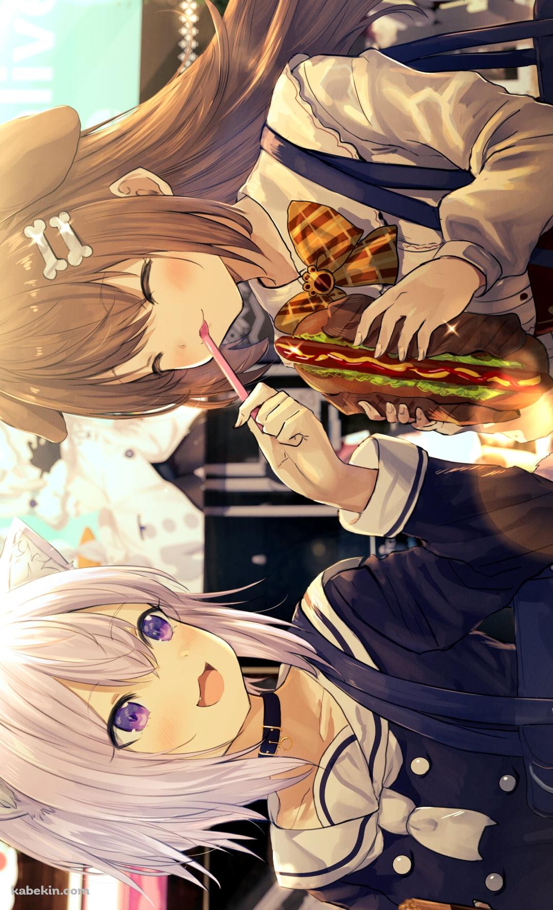 ソフトクリームを持つ猫又おかゆと大きなパンを持つ戌神ころね / ホロライブ / バーチャルYouTuber / VtuberのAndroidの壁紙(1080px x 1776px) スマホ用