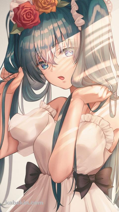 髪を持ちこちらを見つめる初音ミク / 赤い薔薇の髪飾り / ボカロ / ボーカロイドのAndroidの壁紙(480px x 854px) スマホ用