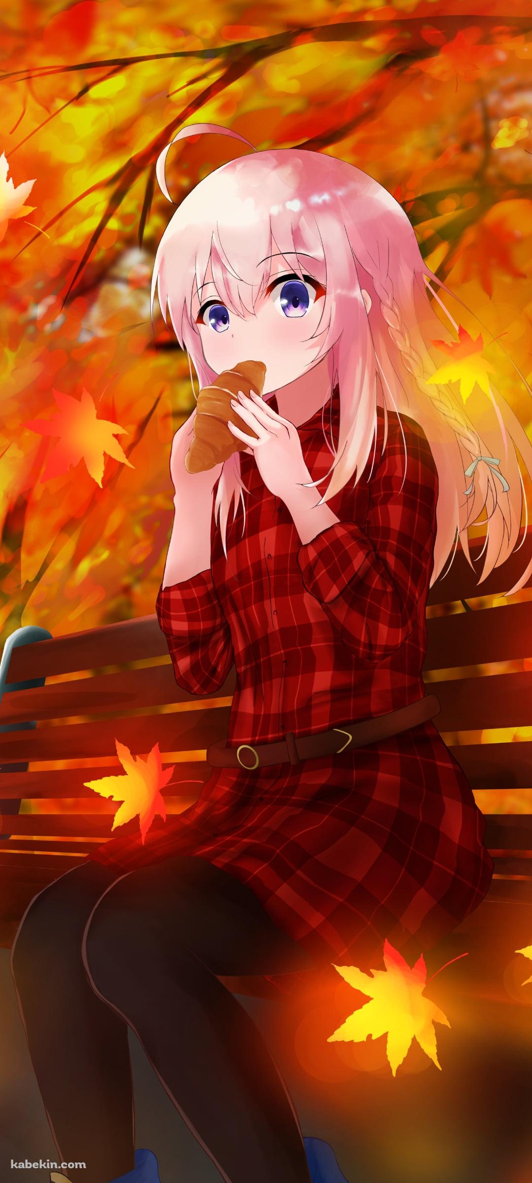 ベンチに座ってクロワッサンを食べるイレイナ / 秋 / 紅葉 / 魔女の旅々のAndroidの壁紙(1080px x 2400px) スマホ用