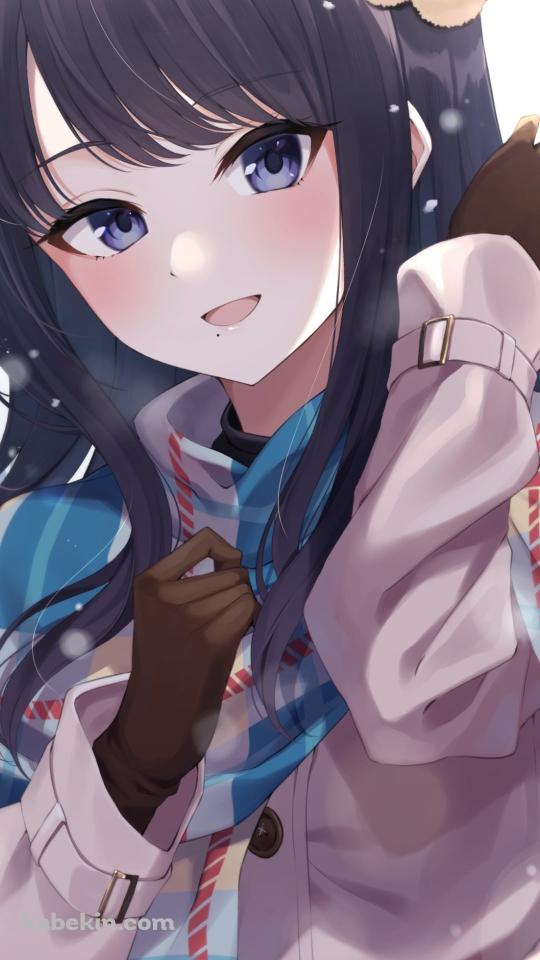 雪が降る中で微笑む風野灯織 (かざの ひおり) / 青いマフラー / アイドルマスターシャイニーカラーズのAndroidの壁紙(540px x 960px) スマホ用