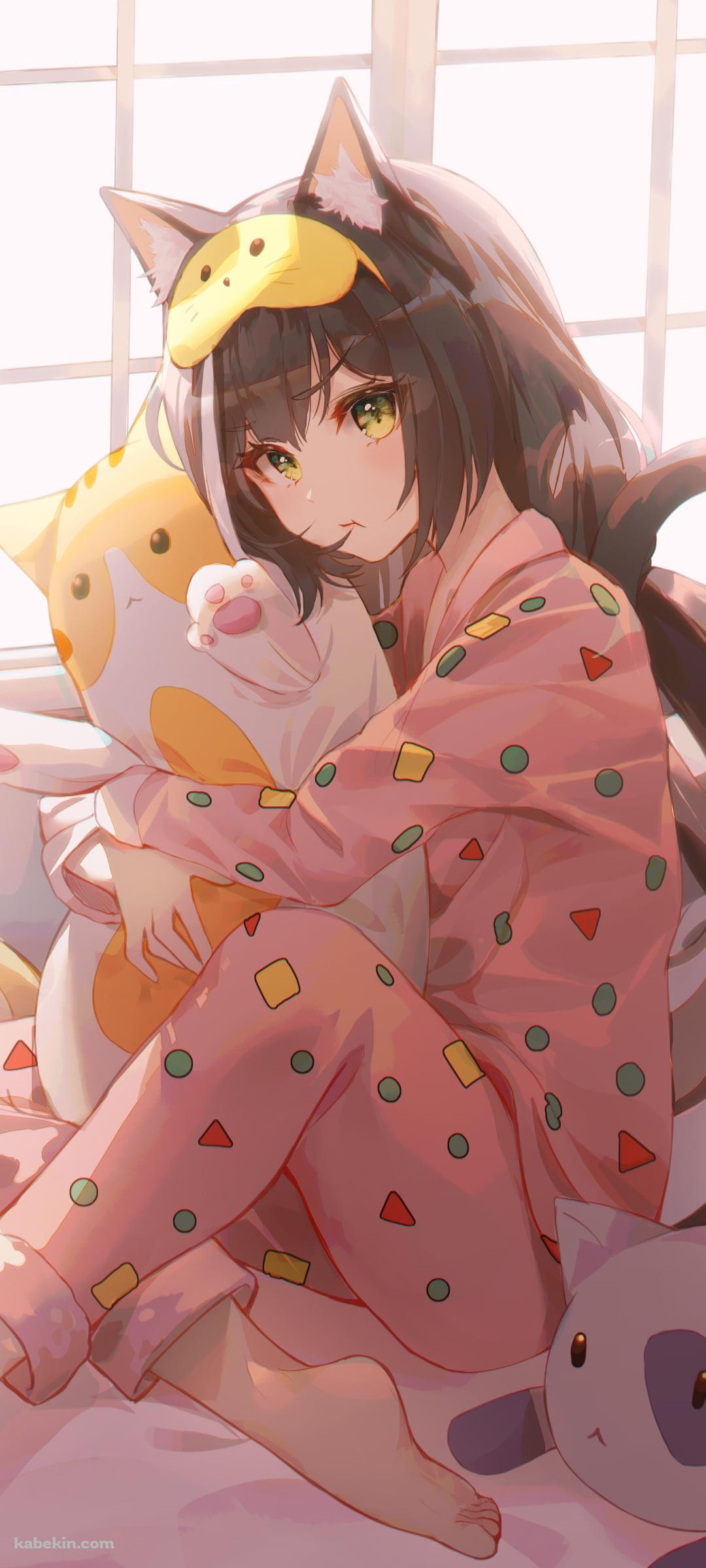 猫の抱き枕を抱くキャル / プリンセスコネクト!re:diveのAndroidの壁紙(1080px x 2400px) スマホ用
