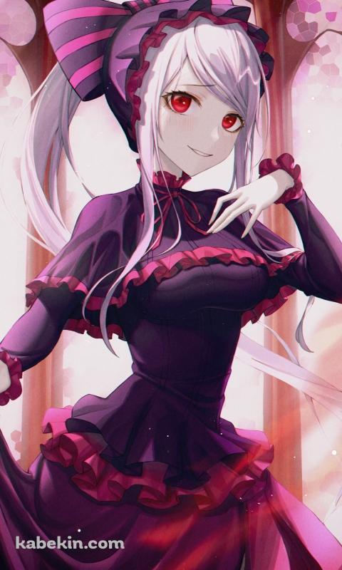黒いドレスを着て微笑むシャルティア・ブラッドフォールン / オーバーロードのAndroidの壁紙(480px x 800px) スマホ用