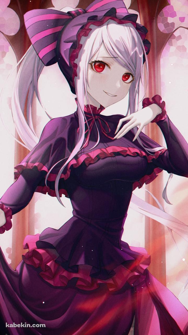 黒いドレスを着て微笑むシャルティア・ブラッドフォールン / オーバーロードのAndroidの壁紙(720px x 1280px) スマホ用