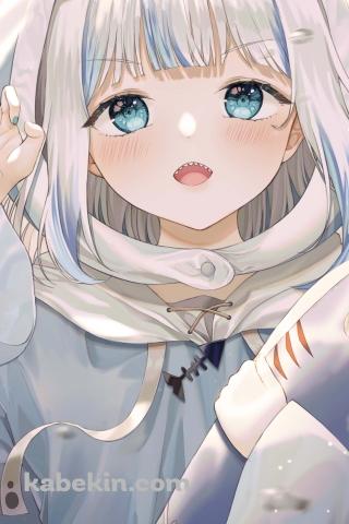 鮫の抱き枕を持つ可愛いがうる・ぐら / 仰向け / ホロライブ / バーチャルYouTuber / VtuberのAndroidの壁紙(320px x 480px) スマホ用