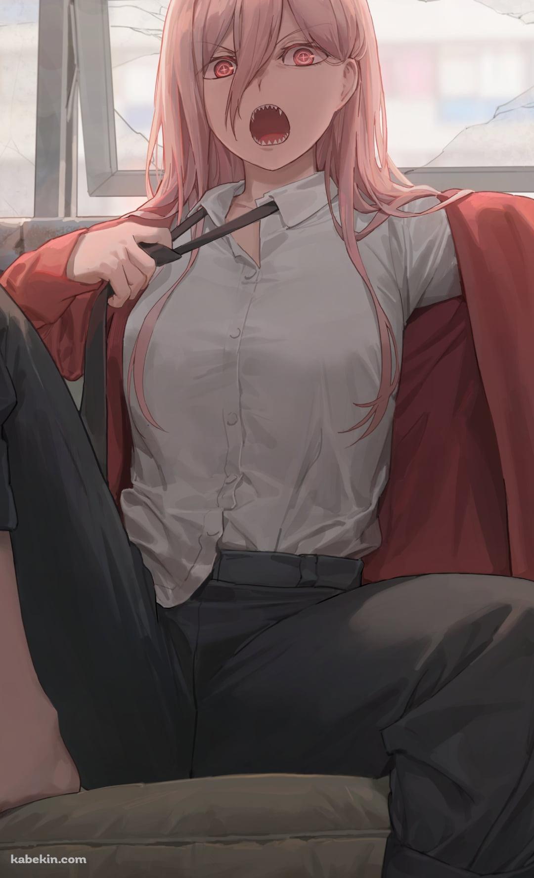 ボロボロの椅子に座ってネクタイを緩めているパワー / チェンソーマンのAndroidの壁紙(1080px x 1776px) スマホ用