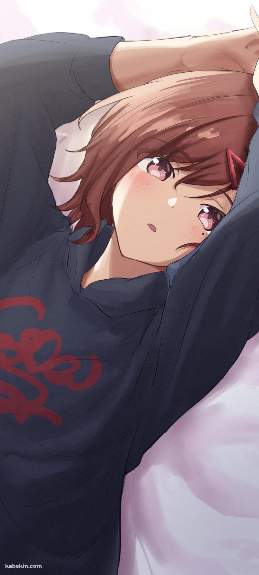 仰向けでこちらを見つめる樋口円香 / アイドルマスターシャイニーカラーズのAndroidの壁紙(1080px x 2400px) スマホ用