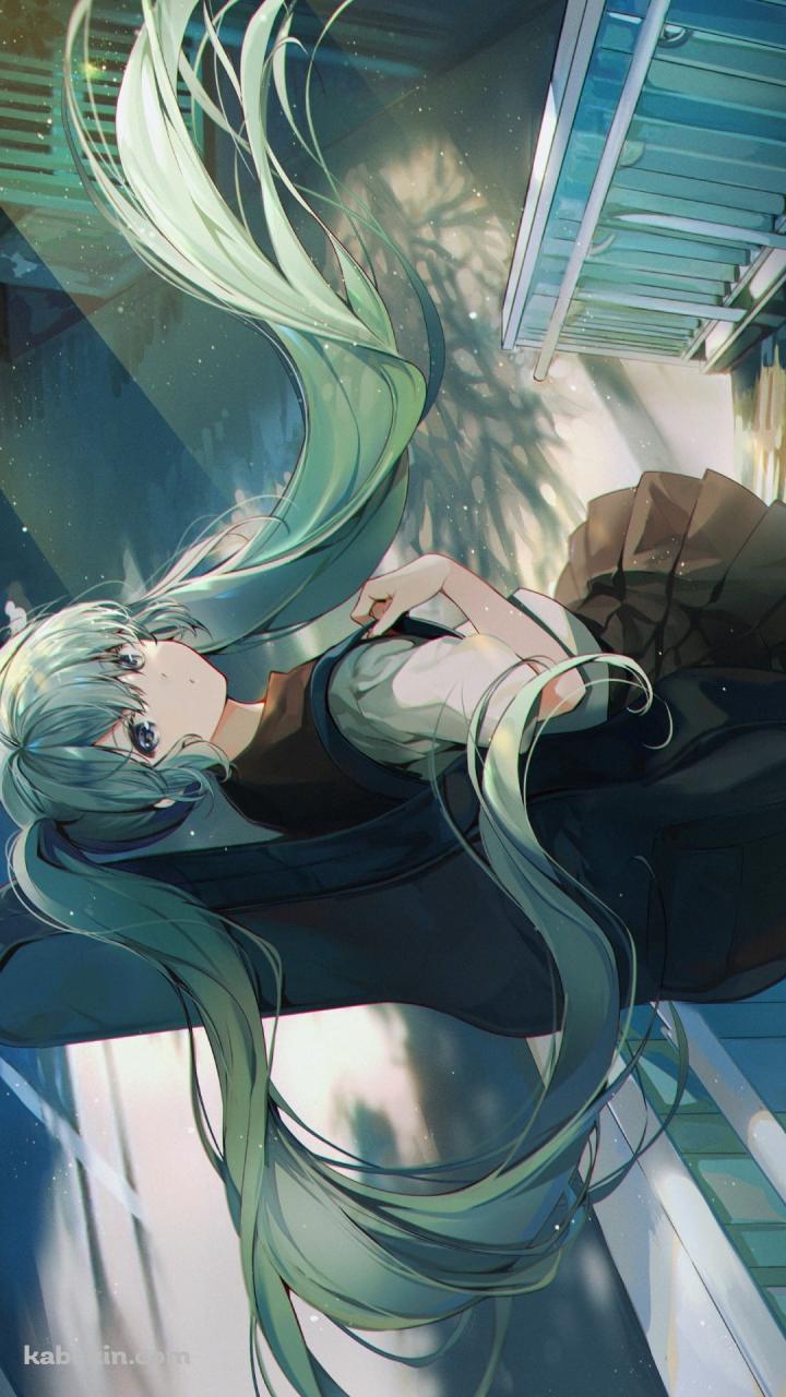歩道橋で振り返るギターを担いだ初音ミク / 綺麗 / ボカロ / ボーカロイドのAndroidの壁紙(720px x 1280px) スマホ用