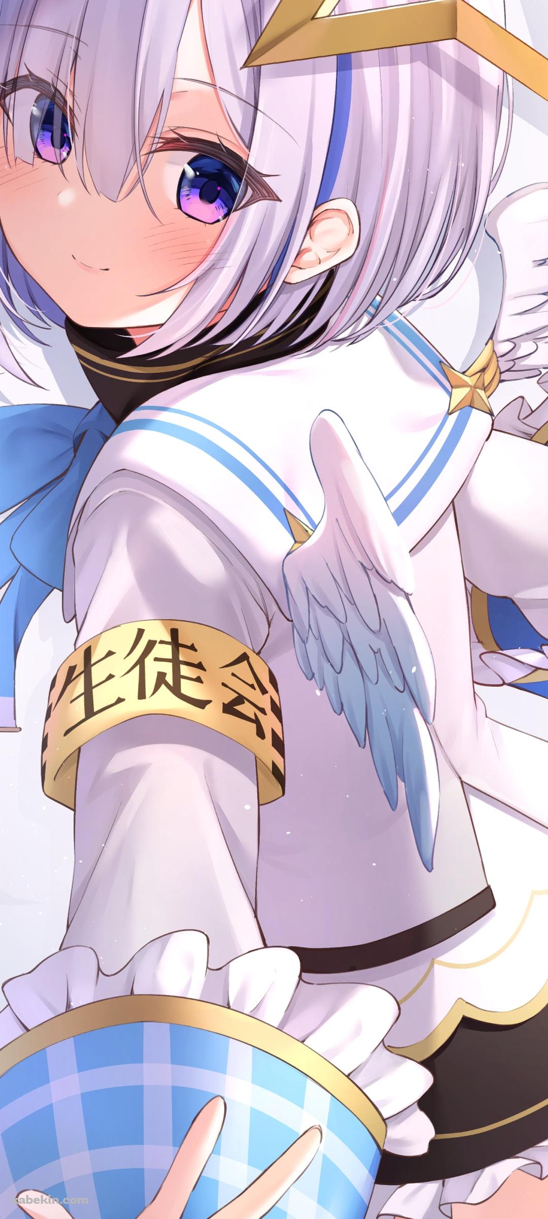 こちらに振り返る天音かなた / 天使の羽 / ホロライブ / バーチャルYouTuber / VtuberのAndroidの壁紙(1080px x 2400px) スマホ用