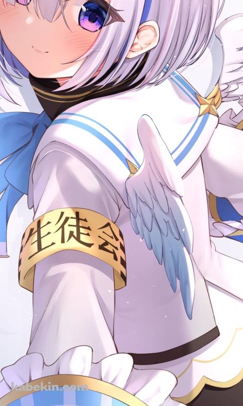 こちらに振り返る天音かなた / 天使の羽 / ホロライブ / バーチャルYouTuber / VtuberのAndroidの壁紙(480px x 800px) スマホ用