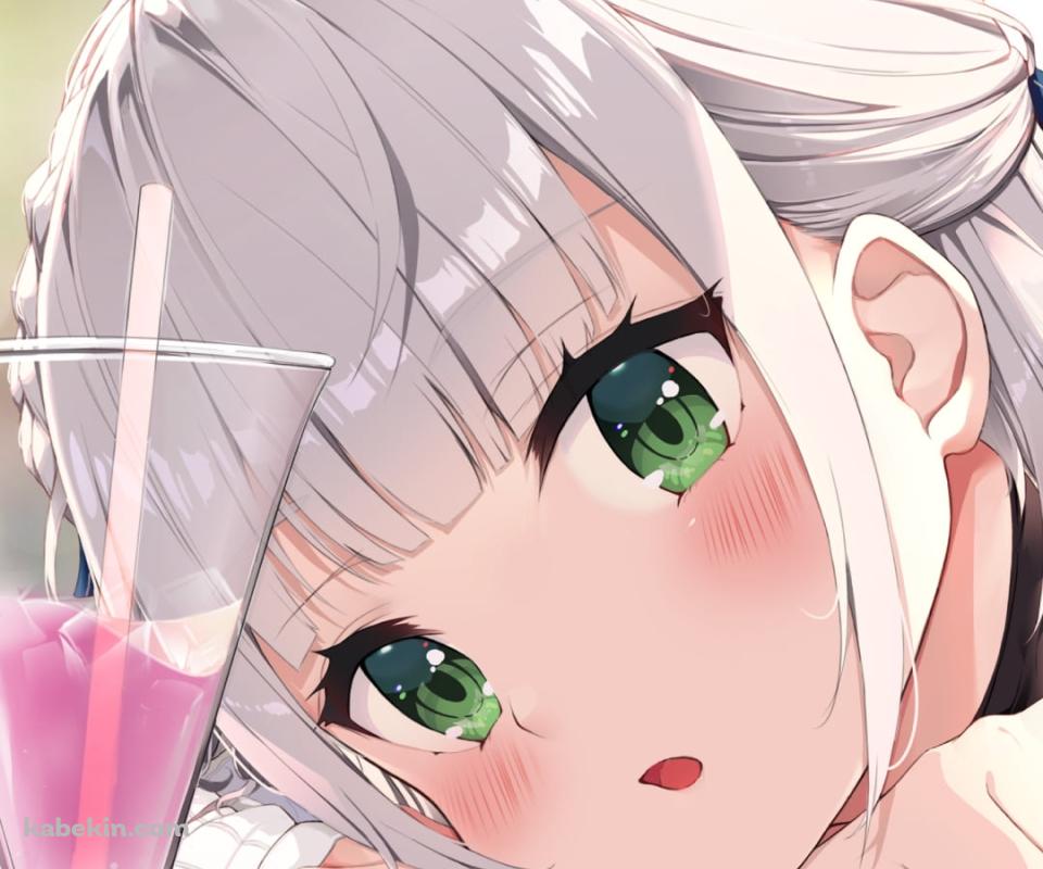 ピンクのジュースを眺める可愛い白銀ノエル / ホロライブ / バーチャルYouTuber / VtuberのAndroidの壁紙(960px x 800px) スマホ用