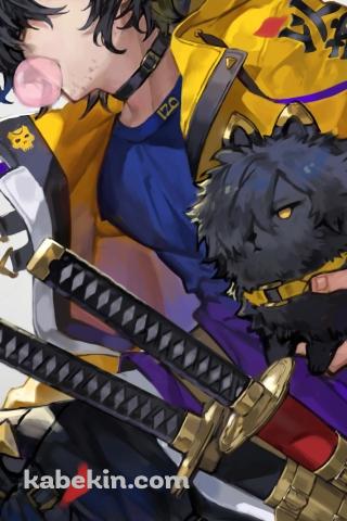 始末犬を抱えながらピンクのガムを膨らますかっこいい岡田以蔵 / fate/grand orderのAndroidの壁紙(320px x 480px) スマホ用