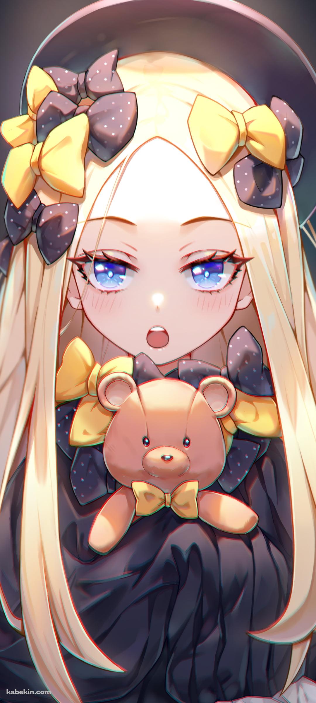 熊のぬいぐるみを抱いてこちらに話しかけるアビゲイル・ウィリアムズ / fate/grand orderのAndroidの壁紙(1080px x 2400px) スマホ用