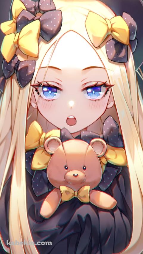 熊のぬいぐるみを抱いてこちらに話しかけるアビゲイル・ウィリアムズ / fate/grand orderのAndroidの壁紙(480px x 854px) スマホ用