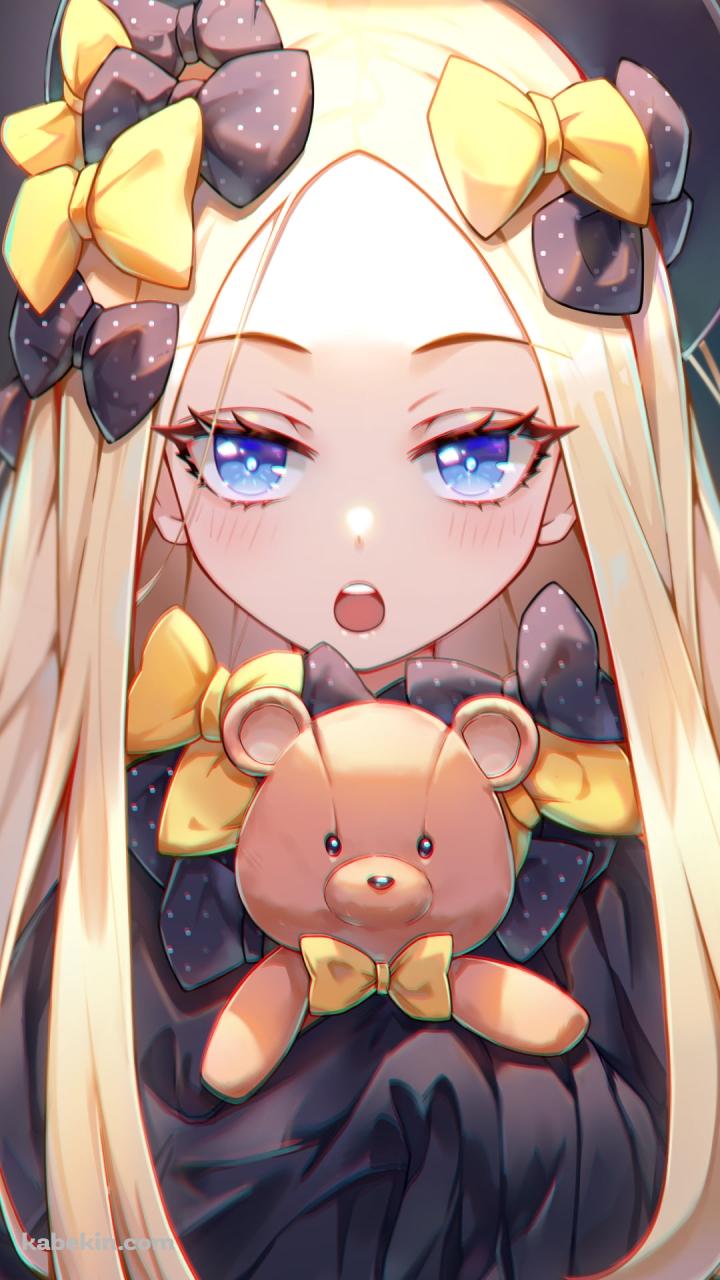 熊のぬいぐるみを抱いてこちらに話しかけるアビゲイル・ウィリアムズ / fate/grand orderのAndroidの壁紙(720px x 1280px) スマホ用
