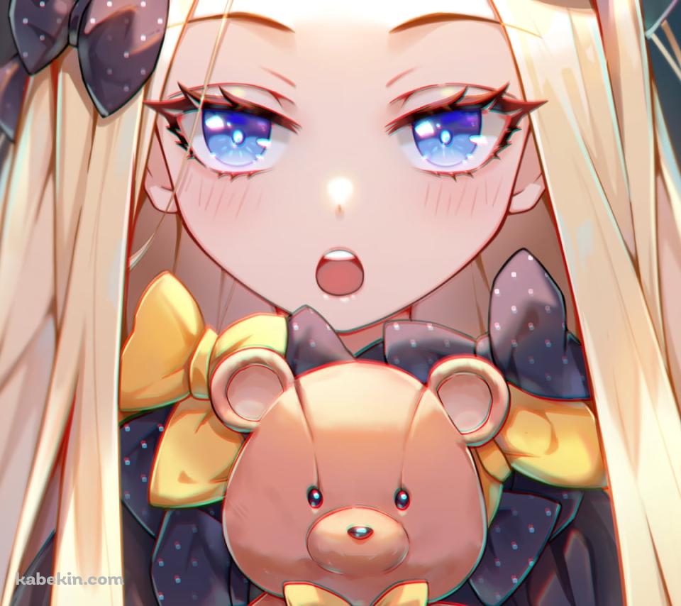 熊のぬいぐるみを抱いてこちらに話しかけるアビゲイル・ウィリアムズ / fate/grand orderのAndroidの壁紙(960px x 854px) スマホ用