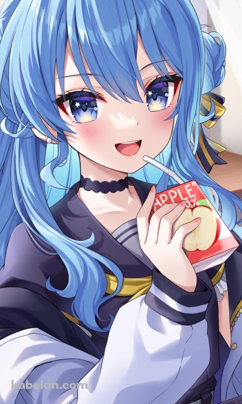 窓際でりんごジュースを飲みゲームをする星街すいせい / ホロライブ / バーチャルYouTuber / VtuberのAndroidの壁紙(480px x 800px) スマホ用
