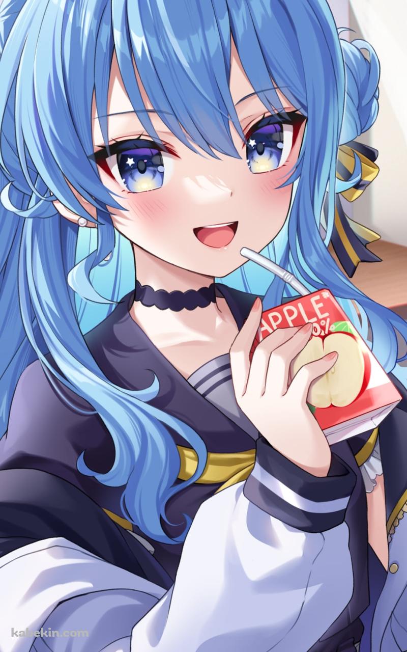 窓際でりんごジュースを飲みゲームをする星街すいせい / ホロライブ / バーチャルYouTuber / VtuberのAndroidの壁紙(800px x 1280px) スマホ用