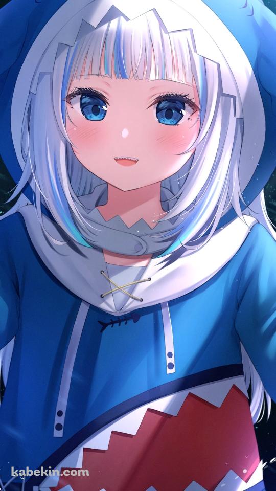 着ぐるみの鮫の胸鰭を掴むがうる・ぐら / ホロライブ / バーチャルYouTuber / VtuberのAndroidの壁紙(540px x 960px) スマホ用