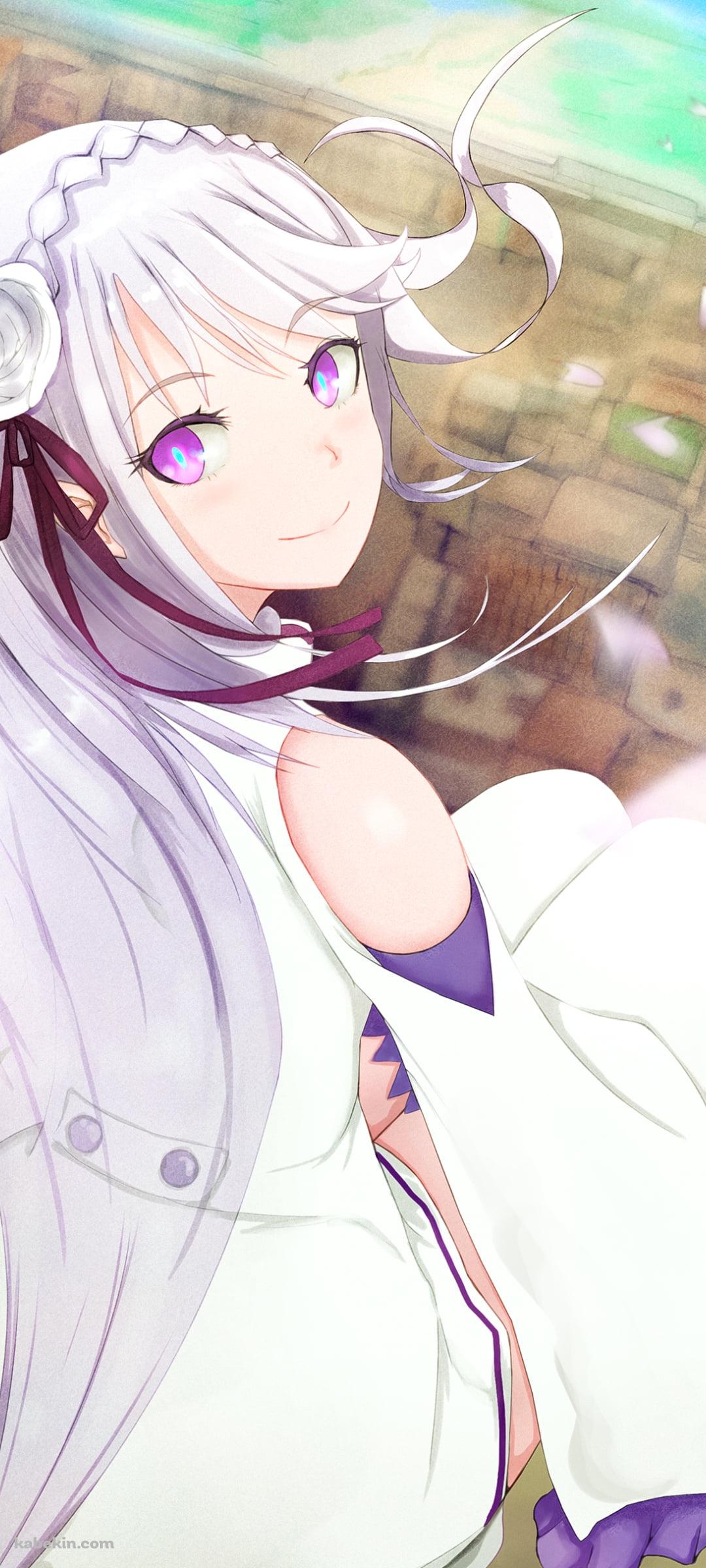 こちらに振り返る座っているエミリア / RE:ゼロから始める異世界生活のAndroidの壁紙(1080px x 2400px) スマホ用