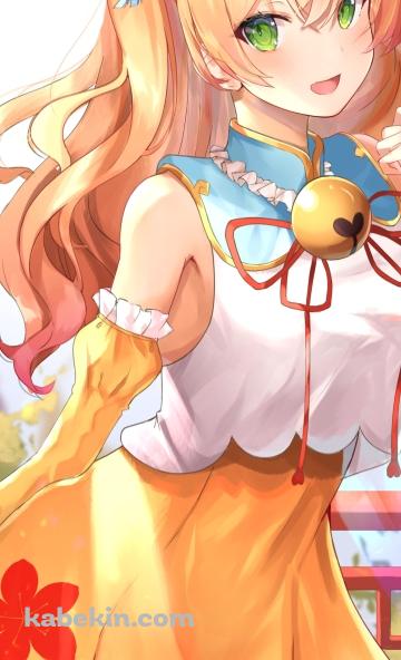 こちらに微笑む可愛い桃鈴ねね / 大きな鈴 / 緑の瞳 / オレンジの髪 / ホロライブ / バーチャルYouTuber / VtuberのAndroidの壁紙(360px x 592px) スマホ用
