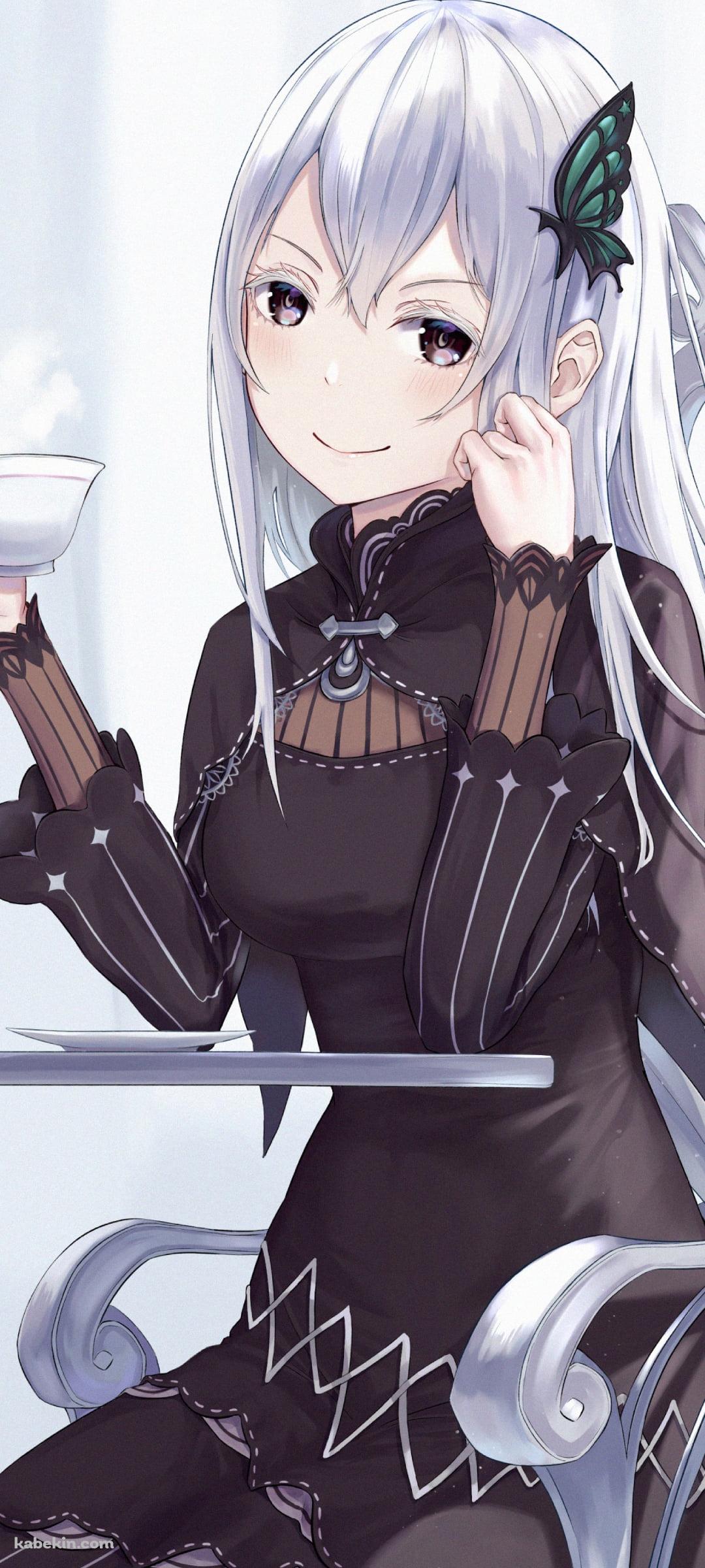 ティーカップを持ち微笑むエキドナ / Re:ゼロから始める異世界生活のAndroidの壁紙(1080px x 2400px) スマホ用