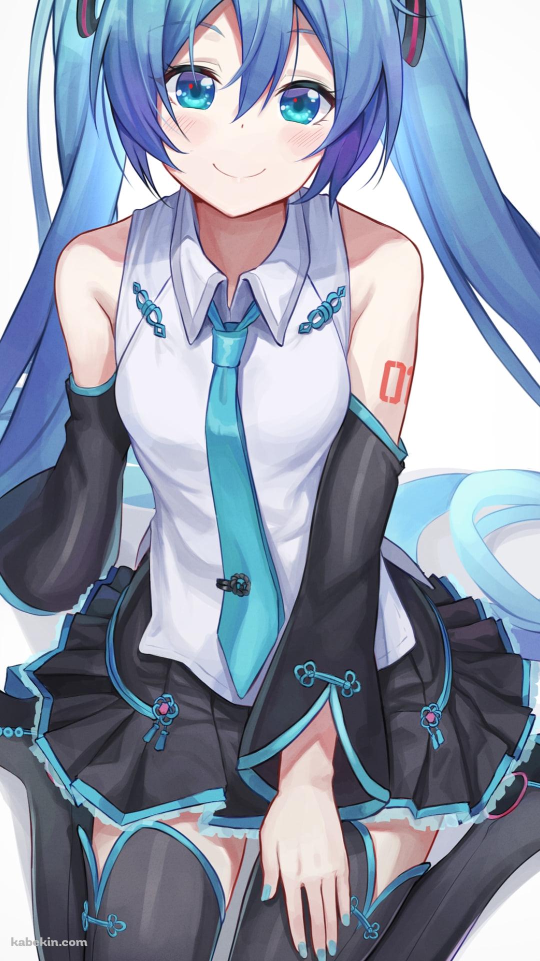 女の子座りをする可愛い初音ミク / 笑顔 / ボカロ / ボーカロイドのAndroidの壁紙(1080px x 1920px) スマホ用